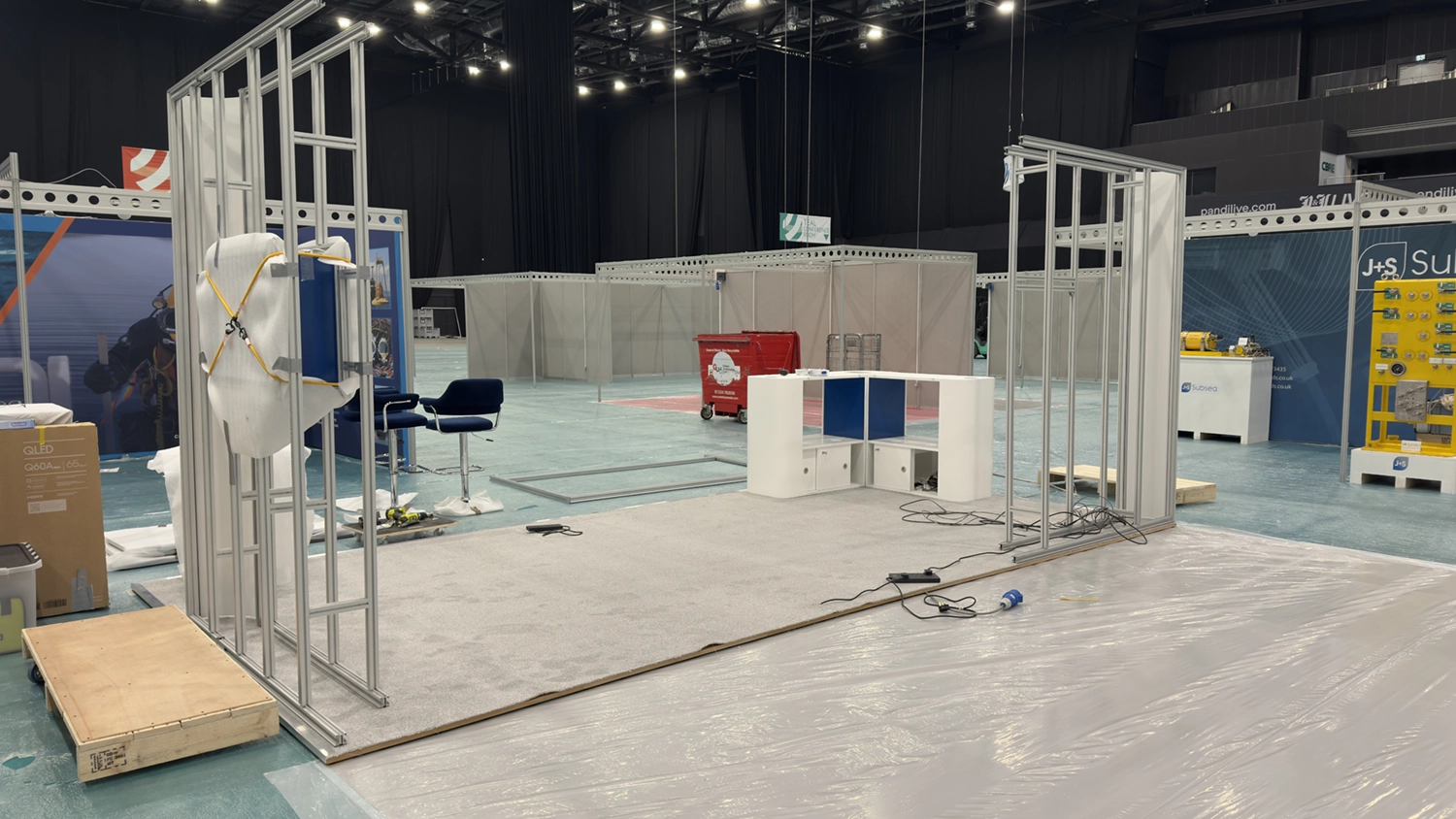 Event exhibition stand framework installation