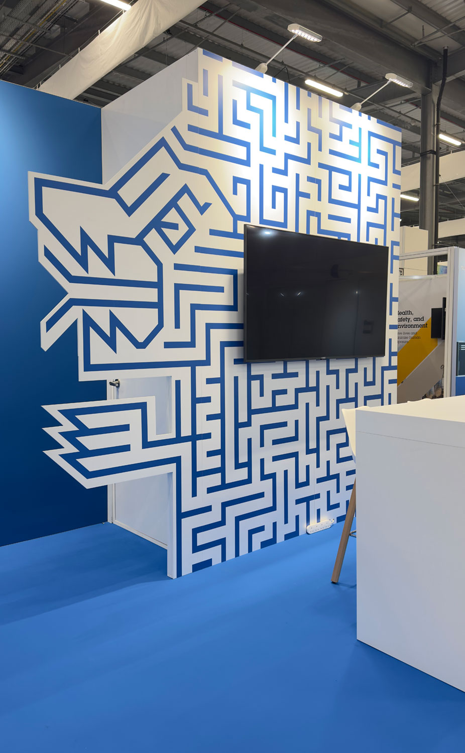 On-location exhibition stand installation
